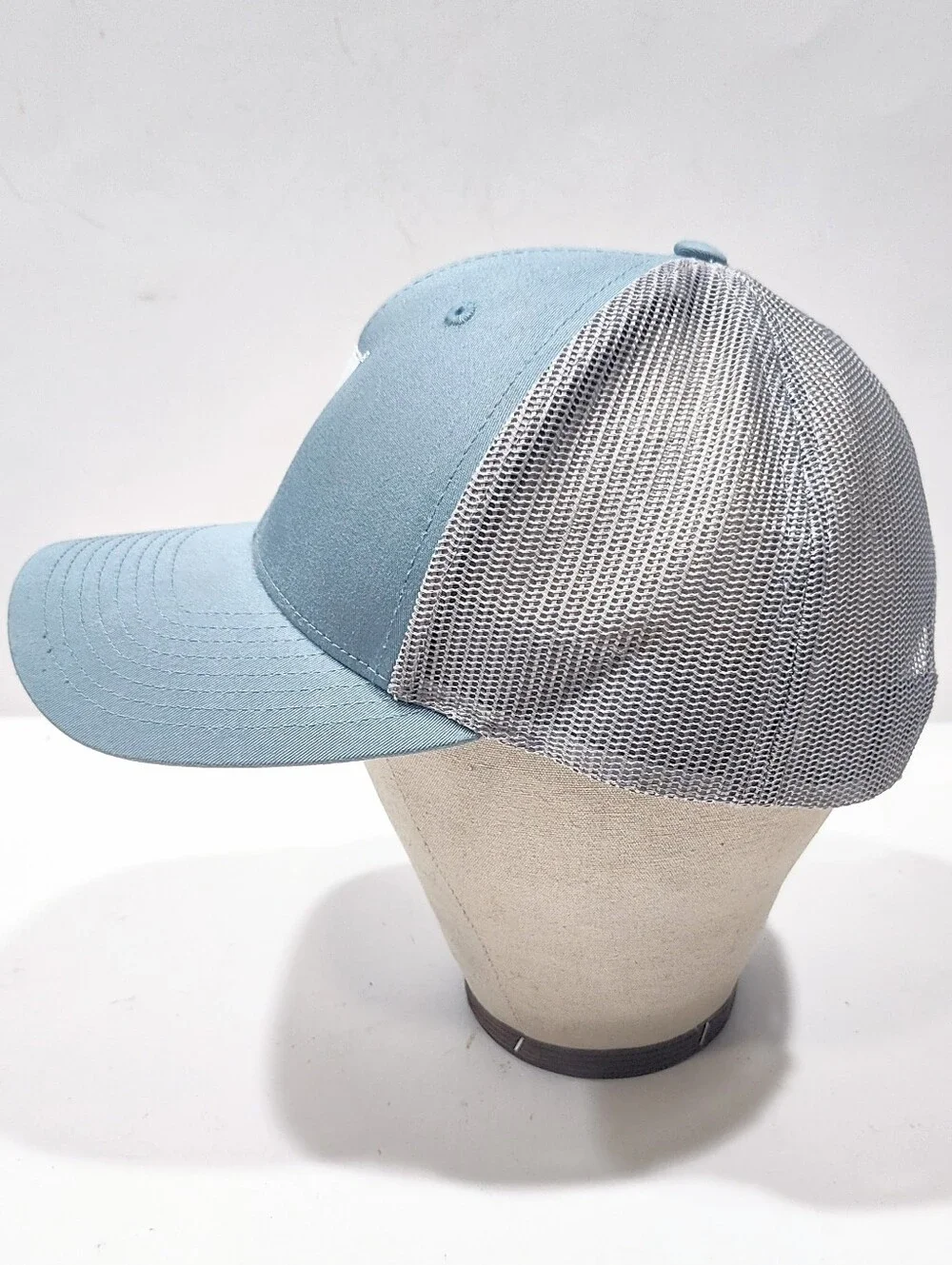 The YMCA Snapback Mesh Trucker Hat Baseball Cap M/L Adjustable Back Richardson